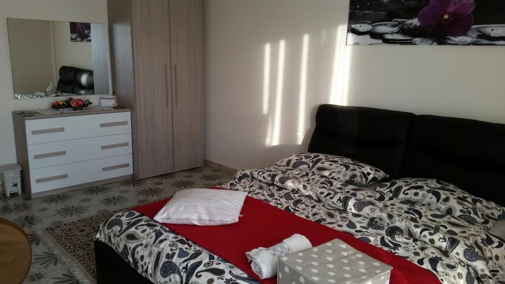Lian Room B&B カゼルタ 部屋 写真